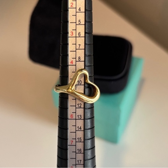 Tiffany & Co. Gold Heart Ring 750 18kt - Picture 9 of 9